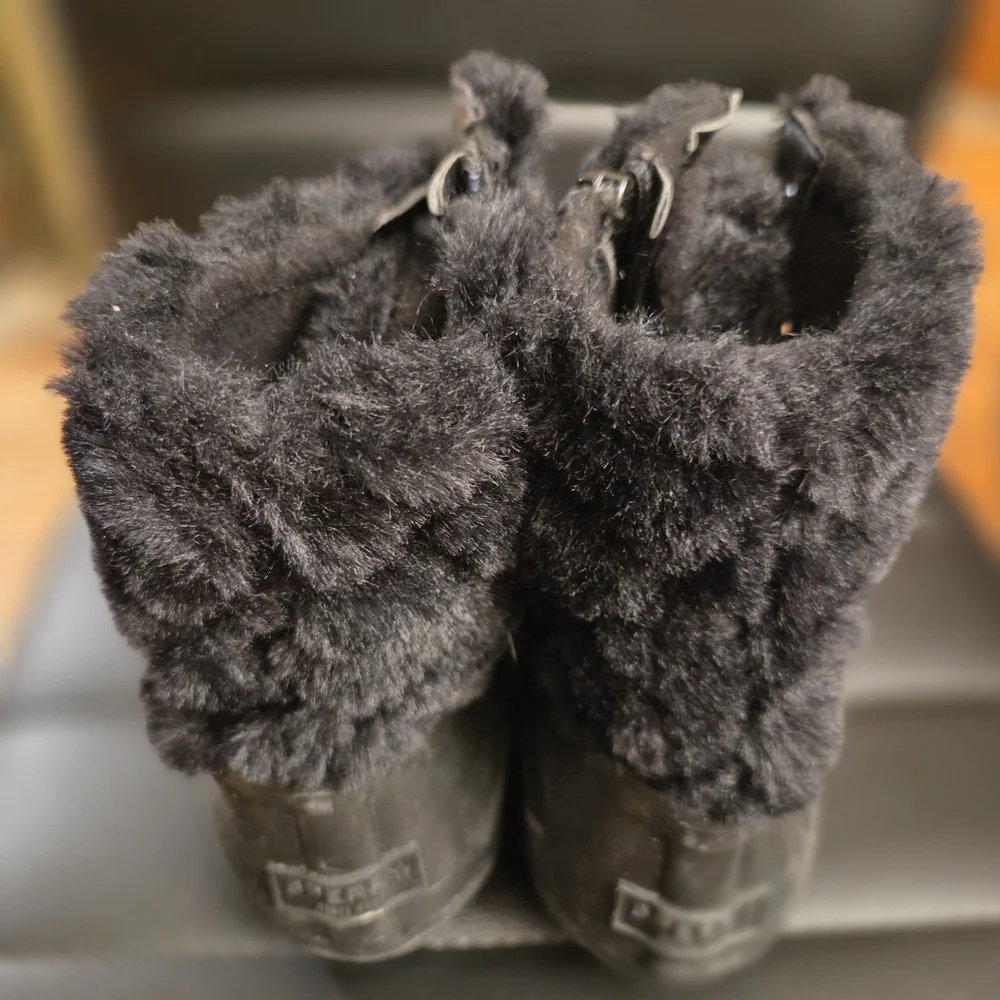 Sperry cozy black